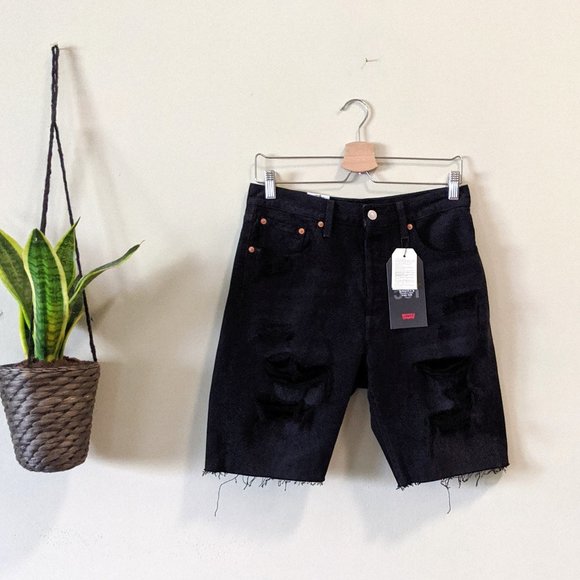 NWT Levi's Black Distressed Biker Slouch Short - Picture 2 of 11